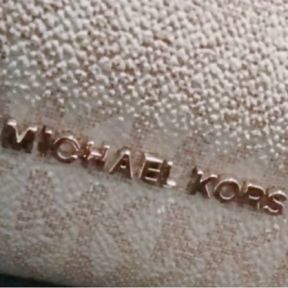 Michael Kors Mini Logo Mercer Bucket Bag - Picture 5 of 7